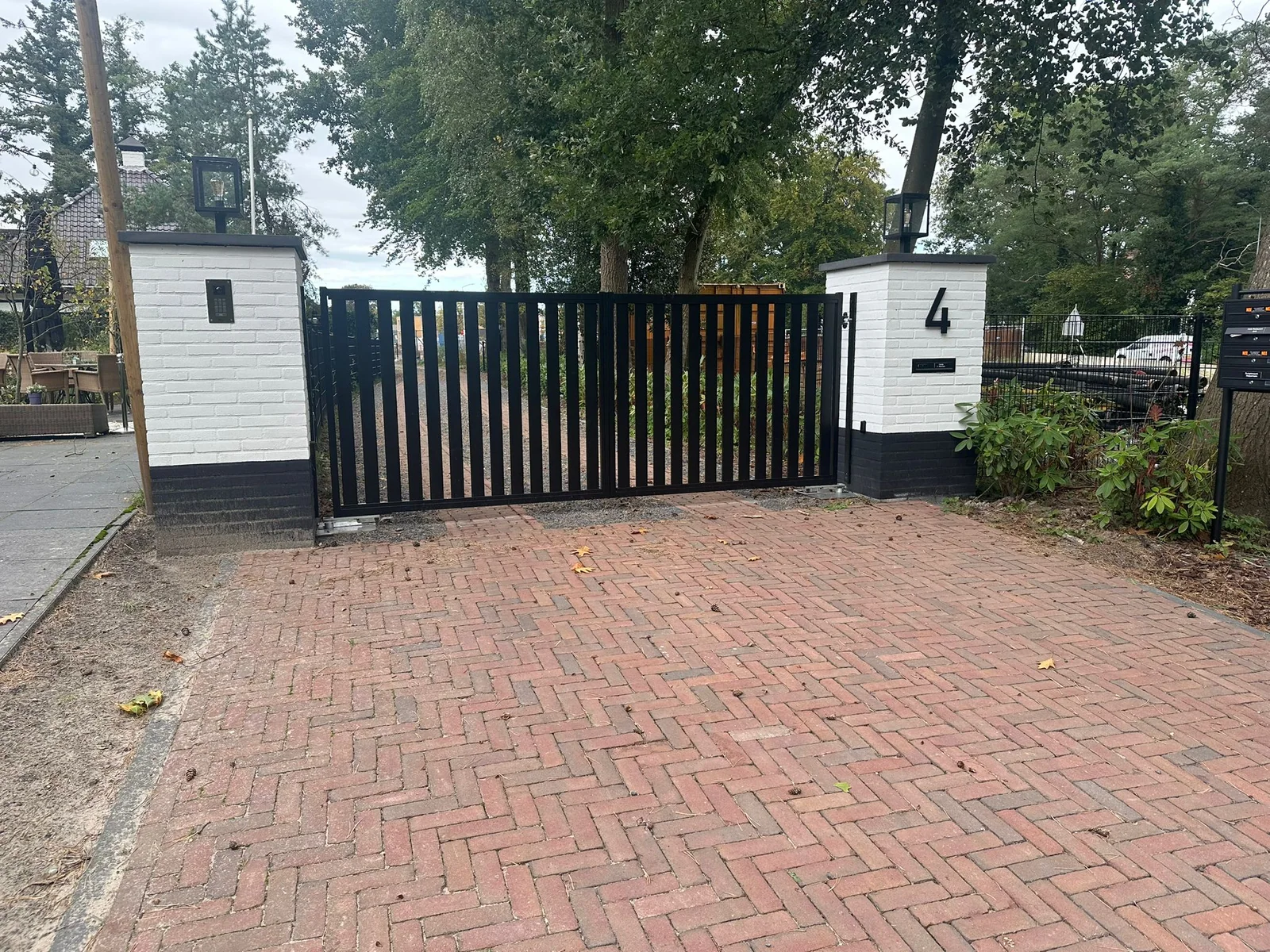 Inrijpoort op maat in staal, uitvoering Dubbele poort Quartz